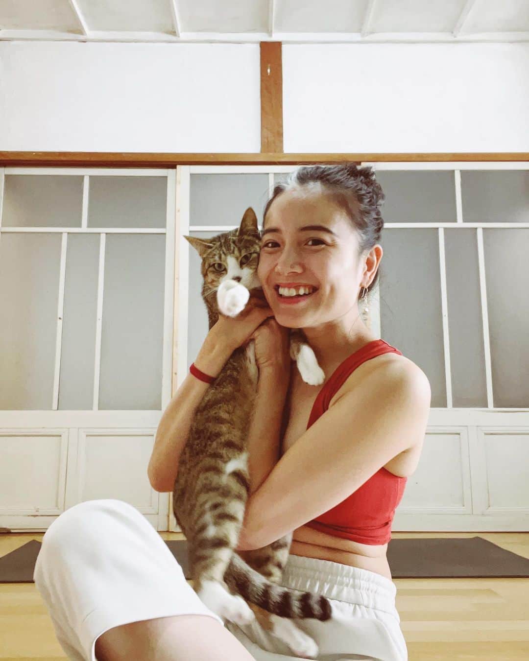 屬美於のインスタグラム：「これからの夢も、ヨガがあったから、ここまでこれたと思えるように進んで行きます！  ヨガで出会った、つながったご縁は言葉に出来ないくらいかけがえのないものです。クラスでお会いできた皆さんには何もない自分にどれだけ勇気とパワーを頂いたか、  いつも応援してくださっているみなさん本当にありがとうございます❤️そしてこれからもどうぞ宜しくお願いします！！」