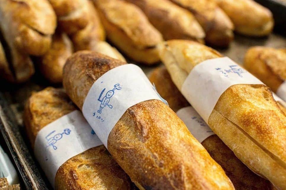 笹塚駅のパン屋さん オパンさんのインスタグラム写真 - (笹塚駅のパン屋さん オパンInstagram)「🖋... [2023.04.20]  おはようございます、 #オパン です。  朝8時から焼き立てのパンをたくさんご用意して、皆様のご来店をお待ちしています。  ミルクフランス、オパンドッグ、ブラウニー、キャロットケーキ、タルト、スコーンなど朝から焼き上がっています。ぜひお買い求めいただけたらと思います。  ご予約いただければ、オパンドッグやミルクフランス類以外の全てのパンをご用意いたします。 お店の電話番号（03-6407-8507）までお気軽にお問い合わせください。  店頭でのお並びや整理券については、皆様のご協力をお願いいたします。  本日も、焼き立てのパンの香ばしい香りと共に、皆様のご来店をお待ちしております。  __________________________________________  🥖 季節限定  ・せとかのデニッシュ ・アスパラと桜エビ、白味噌味フォカッチャ  __________________________________________  💬 商品のご予約について  以下の商品はご予約ができません。 ・オパンドッグ ・ミルクフランス類(ミルクフランス、あんフランス、コーヒーフランス、ガーリックフランス、明太フランス)  その他のパンは問題なく、ご予約可能です。  💬 ご購入数の制限がある商品 ・ミルクフランスお一人様2本まで  __________________________________________  💬 お支払いについて​ ​ キャッシュレス決済対応しています。 利用できる決済サービスについては、レジ前に掲示しているのでご確認ください。  __________________________________________」4月20日 9時56分 - opan_bakery