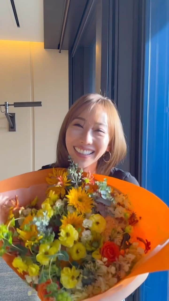 のインスタグラム：「💛🧡 リッツカールトン日光🙈🙉🙊 昨日から至福の時を過ごさせてもらっています♪ 一部始終をどうぞ🥹💐 最後は…🤫♡ #nikko#theritzcarlton#日光#リッツカールトン日光」