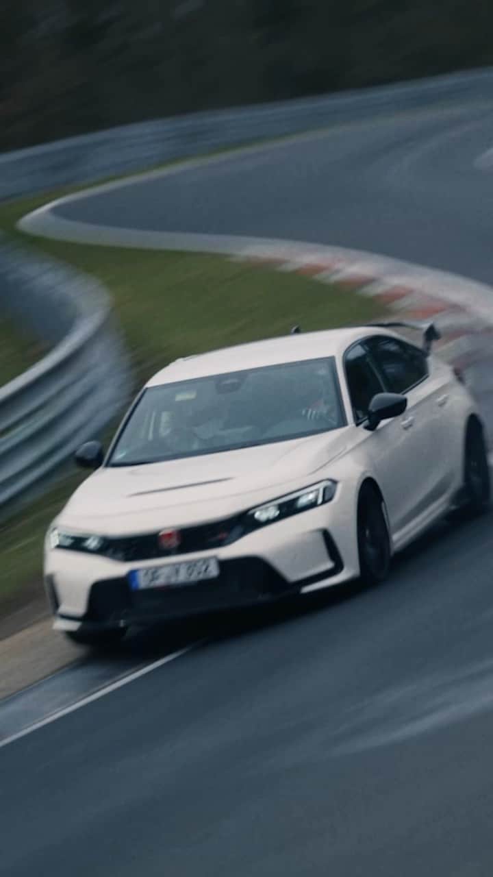 ホンダのインスタグラム：「The all-new Civic Type R, the pinnacle of Honda performance, set a new record at Nürburgring. #TypeR」