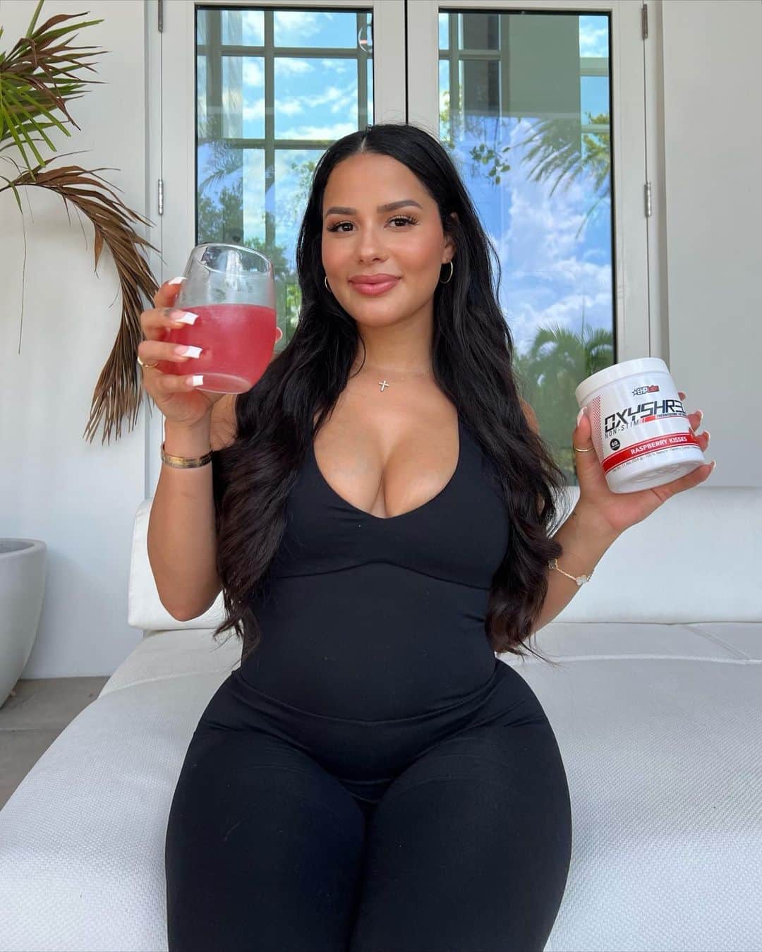 Katya Elise Henryさんのインスタグラム写真 - (Katya Elise HenryInstagram)「Reunited and it feeeeels so gooood 💜  Oxyshred Non-Stim is my new GO TO since being a mother of two!! These two don’t stopppp!! It is perfect for my new mommy’s / breastfeeding friendly. It gives you the energy kick WITHOUT the caffeine & helps with me burn stubborn fat throughout the day without any extra shakes or jitters! And yes, that is what I was drinking in my martini glass in my last Busy Girl Challenge video 😉🍸 it’s thaaattt good!! Use code KATYA10 to save $ on www.ehplabs.com ✨」4月20日 10時07分 - katyaelisehenry