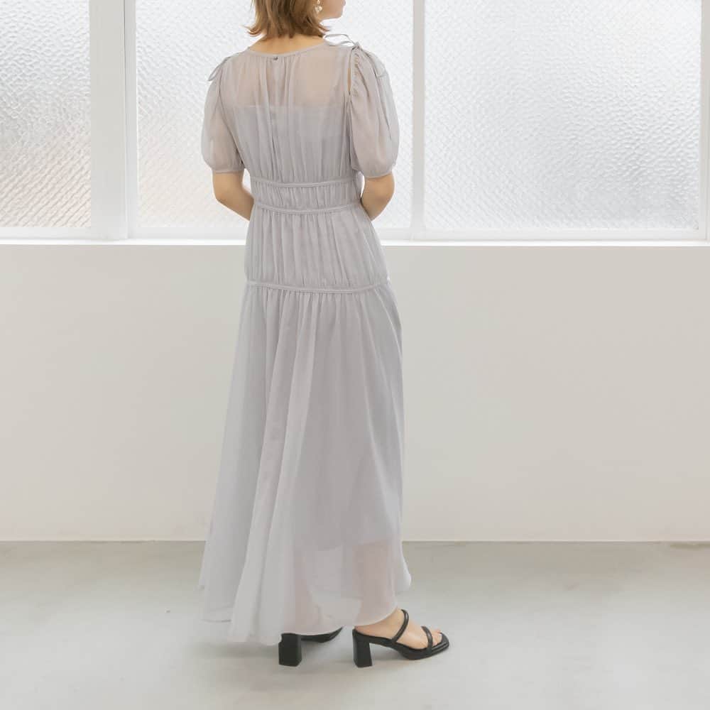 RANDAさんのインスタグラム写真 - (RANDAInstagram)「【2way Sleeve Dress】 大人気のシフォンワンピース。 微ラメ入りの程よい透け感のあるシアー素材でフェミニン感アップ  ──────────  2WAYスリーブギャザーデザインワンピース (BD31311) 15,950yen 店舗・オンラインストアで販売中 (一部予約販売中：5月上旬頃お届け予定)  ────────── ※詳細は @randa_pic プロフィールURLよりご覧ください！ . . #ランダ #靴 #シューズ #服 #アパレル #ワンピース #ワンピ #フェミニンワンピ #シフォンワンピース #ロングワンピース」4月20日 10時26分 - randa_pic