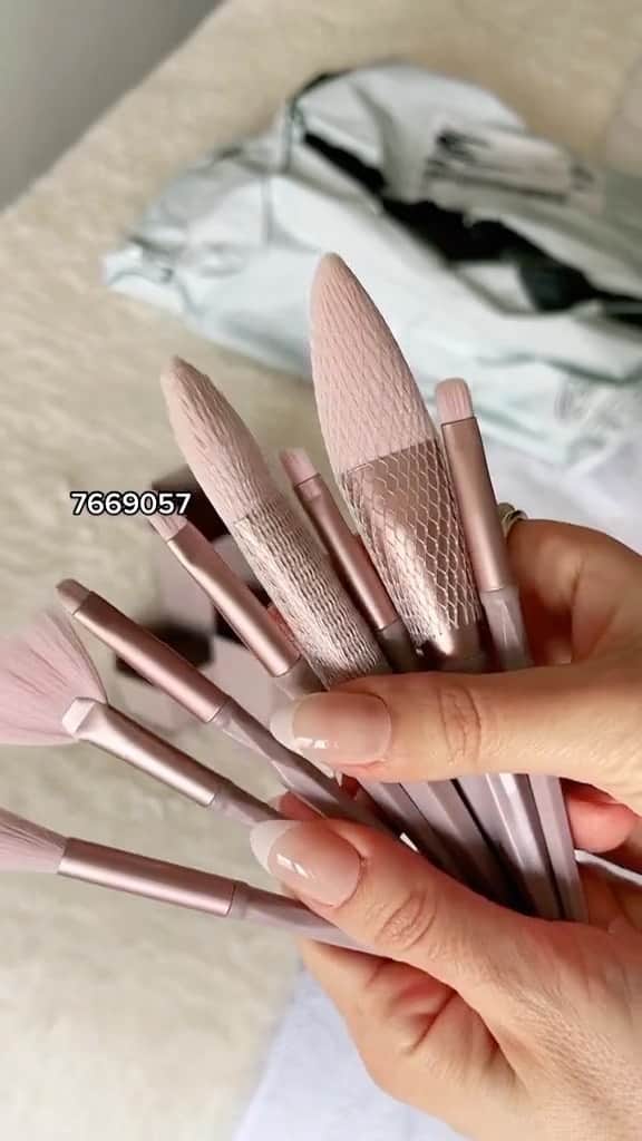 SHEINのインスタグラム：「This ACCS haul is coming in hot with the ✨ aesthetics ✨  🔎11456260 2148612 2807607 7669057 12196752 5982197 9928220 2896448 11601244 1100471  credit：j.e.n.n.00 (TIK TOK)  #SHEIN #SHEINforAll #SHEINstyle #fashion #chic #OOTD」