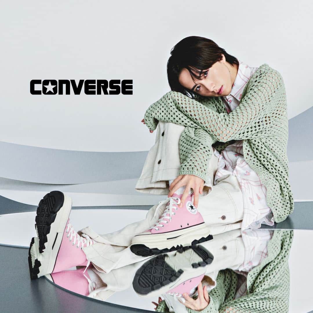のインスタグラム：「. 【話題のCONVERSE ALL STAR Ⓡ TREKWAVE】  昨年発売し話題となった商品に、春カラーが登場。 トレンドのボリュームソールを搭載した「ALL STAR Ⓡ TREKWAVE」 のABC-MART限定カラー、ぜひお試しください。  https://gs.abc-mart.net/feature/19700/  #CONVERSE #TREKWAVE #sneakers #atsuzoko」