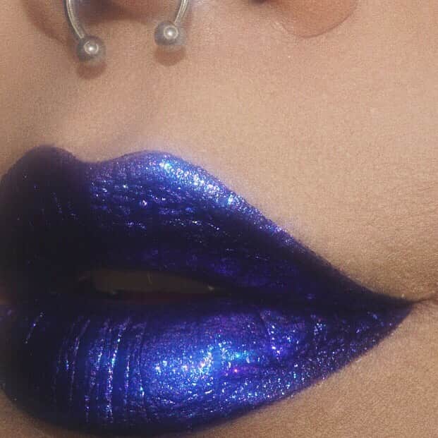 Sayaka Obaraのインスタグラム：「Freelove electrip lip paint💙 @meltcosmetics Electrip collection✨ . . #meltcosmetics #meltfreelove #meltelectrip」