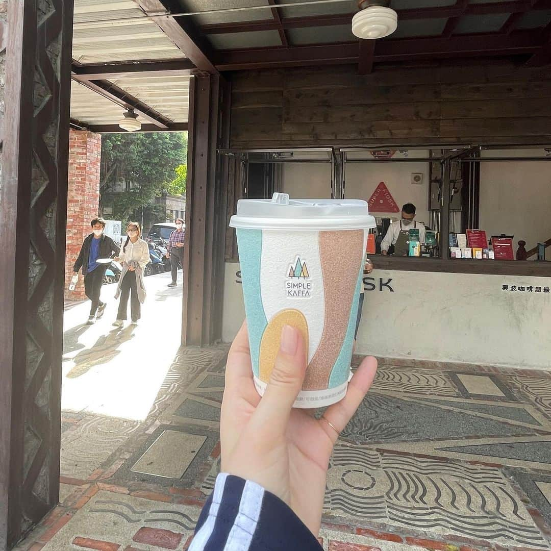 chocomooさんのインスタグラム写真 - (chocomooInstagram)「Taipei Diary📓☀️🌳 #台湾 #台北 #洪記豆漿大王 #霞海城隍廟 #simplekaffa #二吉軒豆乳 #永康牛肉麺 #紫艶中餐庁 #半日焙茶所」4月20日 10時57分 - yukachocomoo