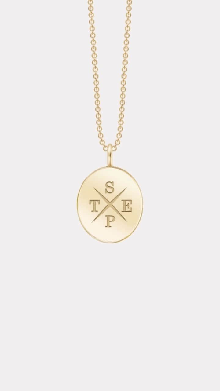 のインスタグラム：「A personalized, engraved pendant is the perfect way of showing someone how much you care ♥️   With some careful thought and planning, you can create a unique and cherished gift that will be treasured for years to come. ⠀⠀⠀⠀⠀⠀⠀⠀⠀ For questions or wishes regarding engraving, please contact: customerservice@juliesandlau.com ⠀⠀⠀⠀⠀⠀⠀⠀⠀ #juliesandlau」