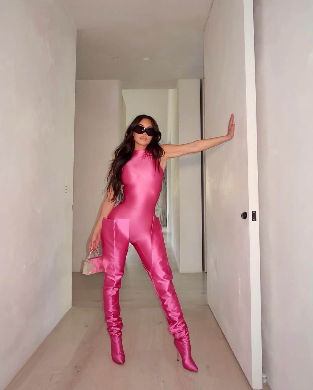 キム・カーダシアンさんのインスタグラム写真 - (キム・カーダシアンInstagram)「Fun Fact- The Pink Power Rangers name is Kimberly 💓」4月20日 11時23分 - kimkardashian