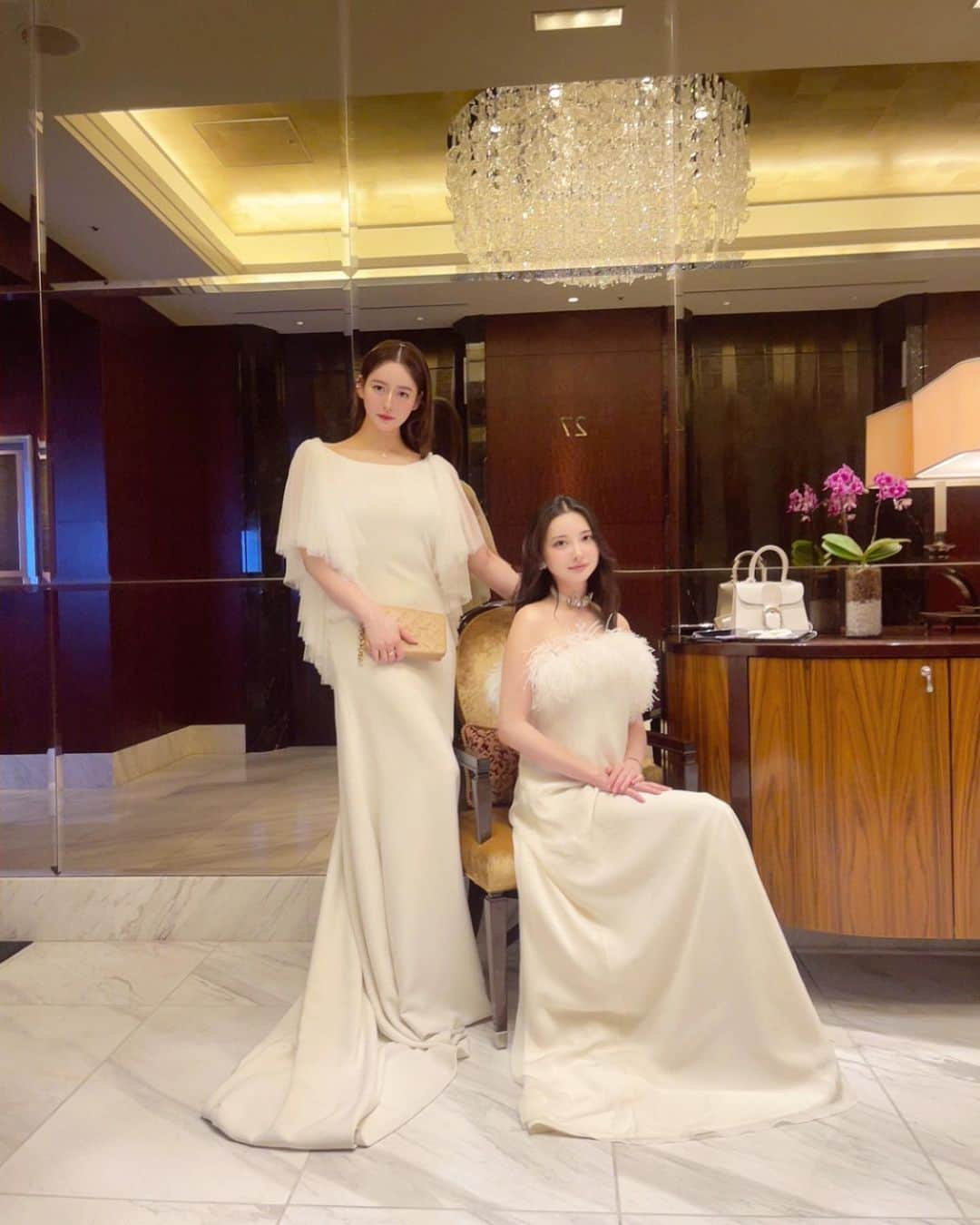 大石絵理さんのインスタグラム写真 - (大石絵理Instagram)「Dressed up with @moeka_nozaki for the lovely night @pieroth_japan @shangrila_tokyo 🤍🤍🤍  Our dresses from @sophieetvoilatokyo🌼」4月20日 11時32分 - erioishitokyo