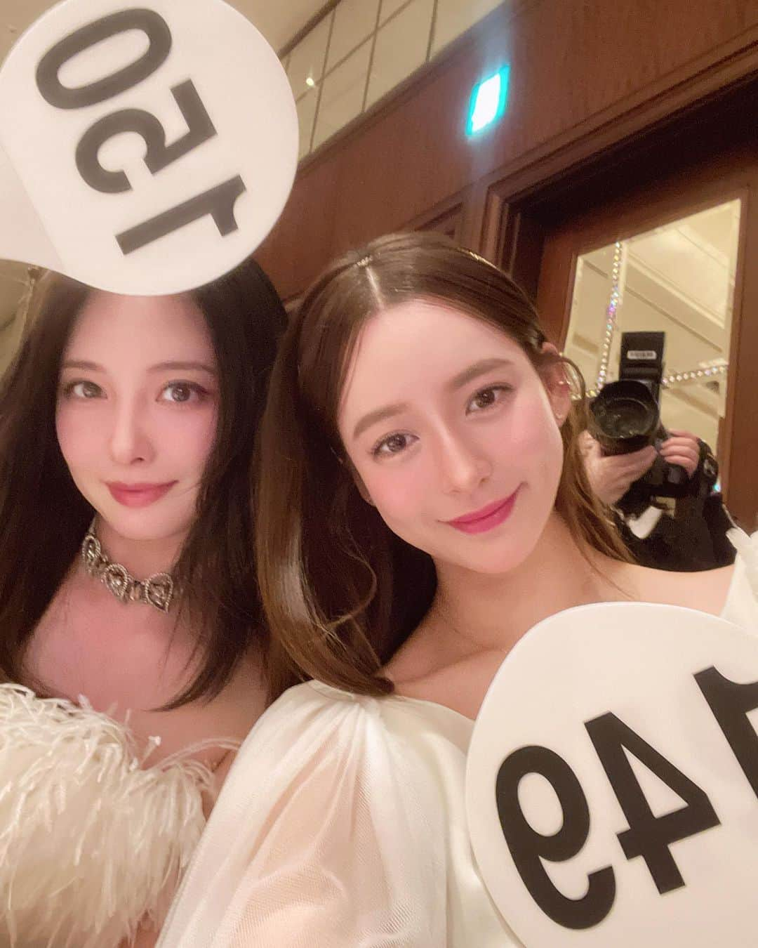 大石絵理さんのインスタグラム写真 - (大石絵理Instagram)「Dressed up with @moeka_nozaki for the lovely night @pieroth_japan @shangrila_tokyo 🤍🤍🤍  Our dresses from @sophieetvoilatokyo🌼」4月20日 11時32分 - erioishitokyo