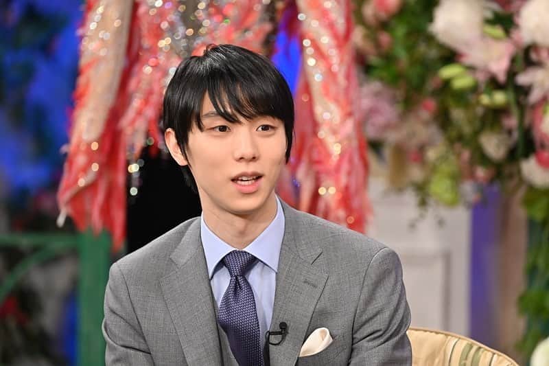 羽生結弦のインスタグラム：「とうとう徹子の部屋に…！ 華やかなスタジオだ〜💐 5月2日徹子の部屋2時間スペシャル📝 #羽生結弦 #yuzuruhanyu #figureskating #figureskater」
