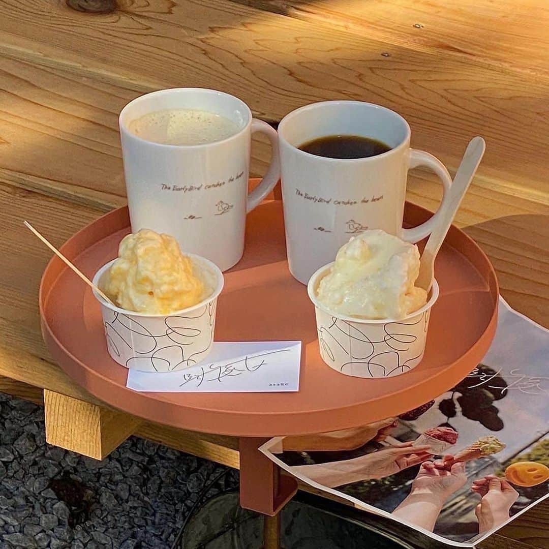 PATRA magazineさんのインスタグラム写真 - (PATRA magazineInstagram)「【見た目までかわいい❤️全国のアイス屋さん🍨】  最近注目のカフェといえばアイスやジェラート🍨  暖かい春陽気の中でみためもかわいいアイスを❤️  かわいいアイス屋さんをピックアップ👇  ①BABBI（東京・京都・福岡等） ②Miyataya Bagel（埼玉県） ③Caffe Llatte（京都） ④harlow icecream（東京・兵庫） ⑤HOLIDAY ICE CREAM STORE（神奈川） ⑥chloéleglacier（兵庫） ⑦asattenogelato（東京） ⑧kasiki （東京）  ＼ thank you 🦢 ／ @aichii_i / @___o3yuka._ @nami___grm / @moe___u @​​kanasanpo_1106 / @m___t___57 @__yan.5_  今みんなの中で流行っている事やアイテムがあれば @patra__jp をタグ付けしてぜひ教えてね🔔  皆さんのすてきな投稿をぜひ紹介させてください！  #アイス屋さん #アイス巡り #カフェ巡り #ジェラート #ジェラート巡り」4月20日 12時00分 - patra__jp