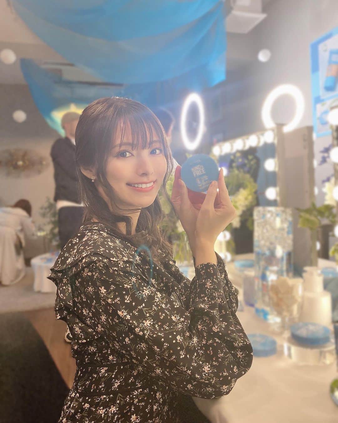 橘沙奈のインスタグラム：「* @rimmellondon_jp の、 RIMMEL KIND&FREE イベントに お邪魔させて頂きました🤍  100％ヴィーガンで、 人・動物・地球に配慮した クリーンビューティコスメで 会場で試す事が出来たよ💄✨  その他にもヴィーガンフードやカクテルもあって、 どれも美味しかった🍸.*･ﾟ   @my_little_box_japan  いつもお誘い頂きありがとうございます❣️  * * * * * * * * * * * * * * * * * * * * * * * * * * * #rimmel #rimmellondon #mylittlebox #リンメル #マイリトルボックス #コスメイベント #ヴィーガンコスメ #カインドアンドフリー #はじめてのクリーンビューティ」