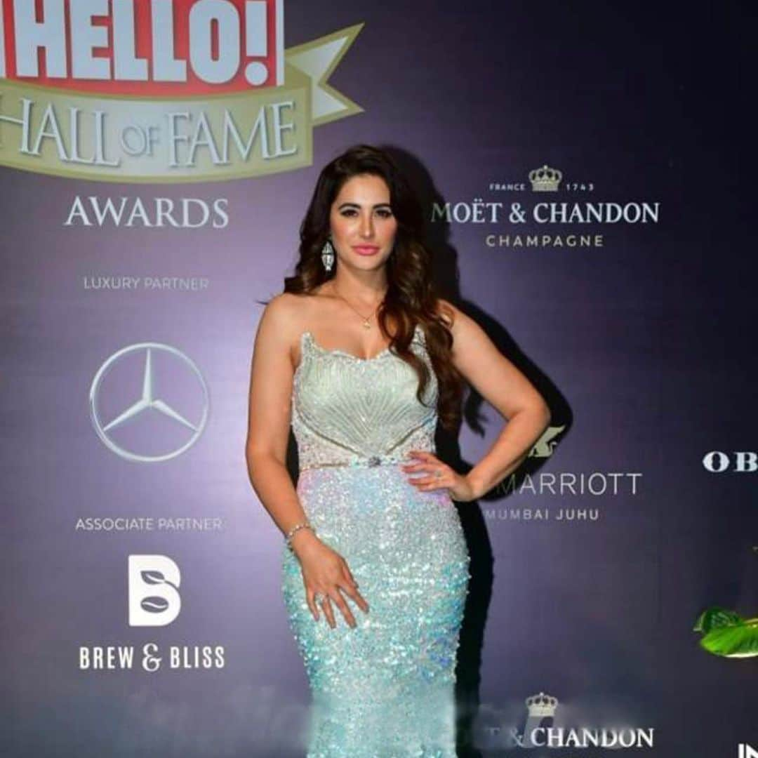 Nargis Fakhri のインスタグラム：「🧜‍♀️   Hello 👋🏼  . .  #hellohalloffameawards2023  Manager @mahakbrahmawar  Hair @shefali_hairstylist.81  Mua @makeup.yasmin  Outfit : @bhawnaraoluxury  Shoes : @louboutinworld  Jewellery : @h.ajoomal @diosaparis  Photographer : @thetiltedlens  Styling @eshaamiin1」