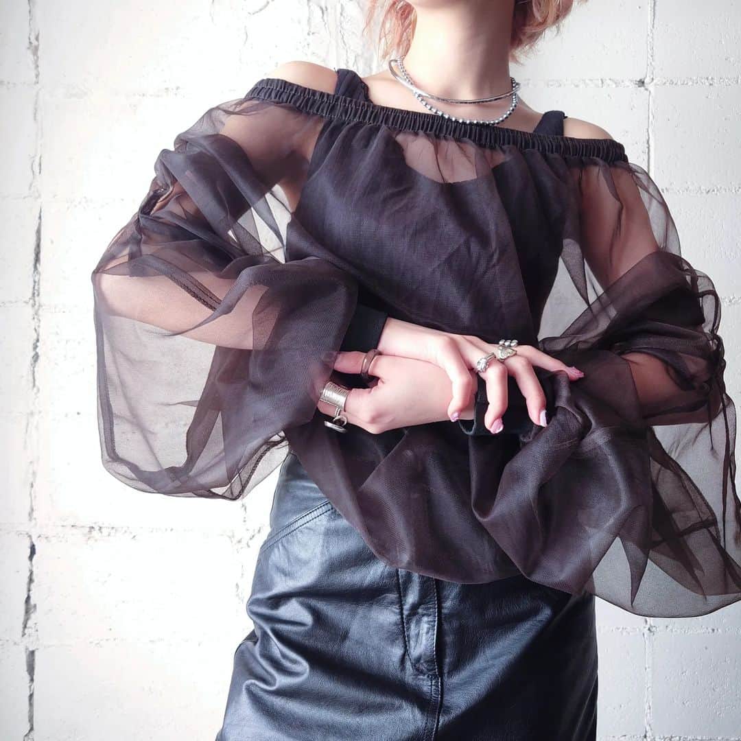吉祥寺 古着屋 Orfeoのインスタグラム：「. ●Bicolor Seethrough Tops→sold  #orfeo #kichijoji #tokyo #vintage #used #fashion #coordinate #outfit #オルフェオ #吉祥寺 #東京 #古着 #古着屋 #ヴィンテージ #レディース古着 #吉祥寺古着屋 #コーディネート . . . お問い合わせはインスタグラムのプロフィール掲載のメールアドレスにお願いいたします。コメント、DMでのお問い合わせは受け付けておりませんのでご了承ください。 店頭に出ていないONLINE SHOPの商品もご購入頂けます。気になる商品がございましたら店頭スタッフにお気軽にお声掛けください。」