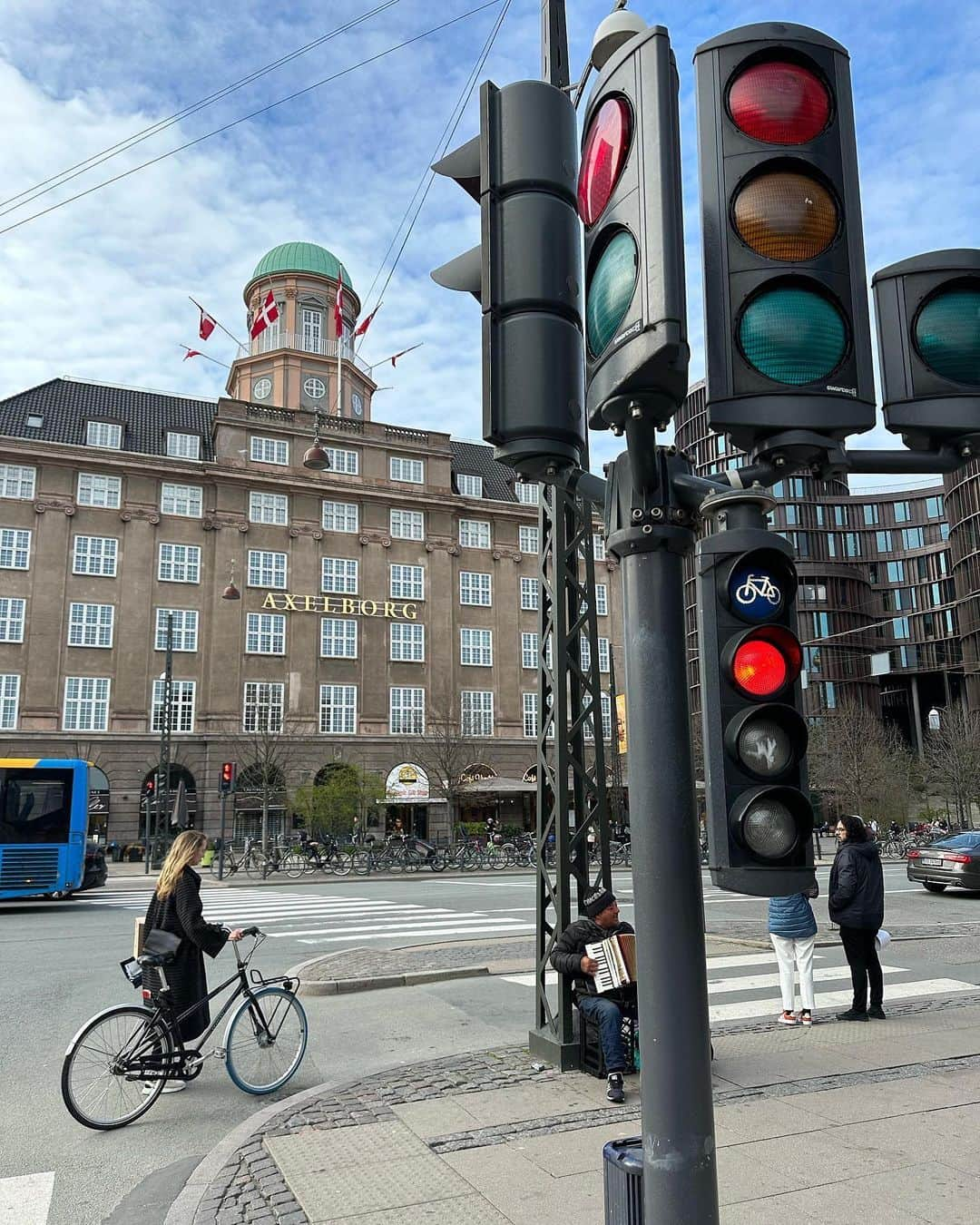 ペ・ヌリさんのインスタグラム写真 - (ペ・ヌリInstagram)「어딜가도 보이는 자전거의 나라 🇩🇰🚲 내 베프가 된 Donkey(자전거앱). 덕분에 덴마크다이어트중...」4月20日 12時12分 - baenul