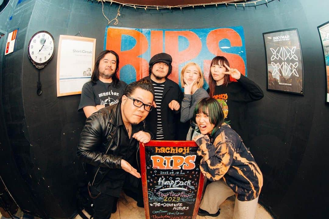 林萌々子さんのインスタグラム写真 - (林萌々子Instagram)「. 2023.4.18 at 八王子RIPS "tour tour tour" 18本目  w/ THE CHINA WIFE MOTORS  THE CHINA WIFE MOTORS ほんまかっこよかったな。 かじたさんの言葉が嬉しくて嬉しくて！胸ん中にずーっといれとこ！ほんで、元気なくなったら何回でも聞き返す！  あの言葉に、嘘つかせへんよにこれからも一生懸命Hump Backをたのしむ！  photo by @__tpwbo  #無断転載引用だみだよ」4月20日 13時03分 - hysmmk214