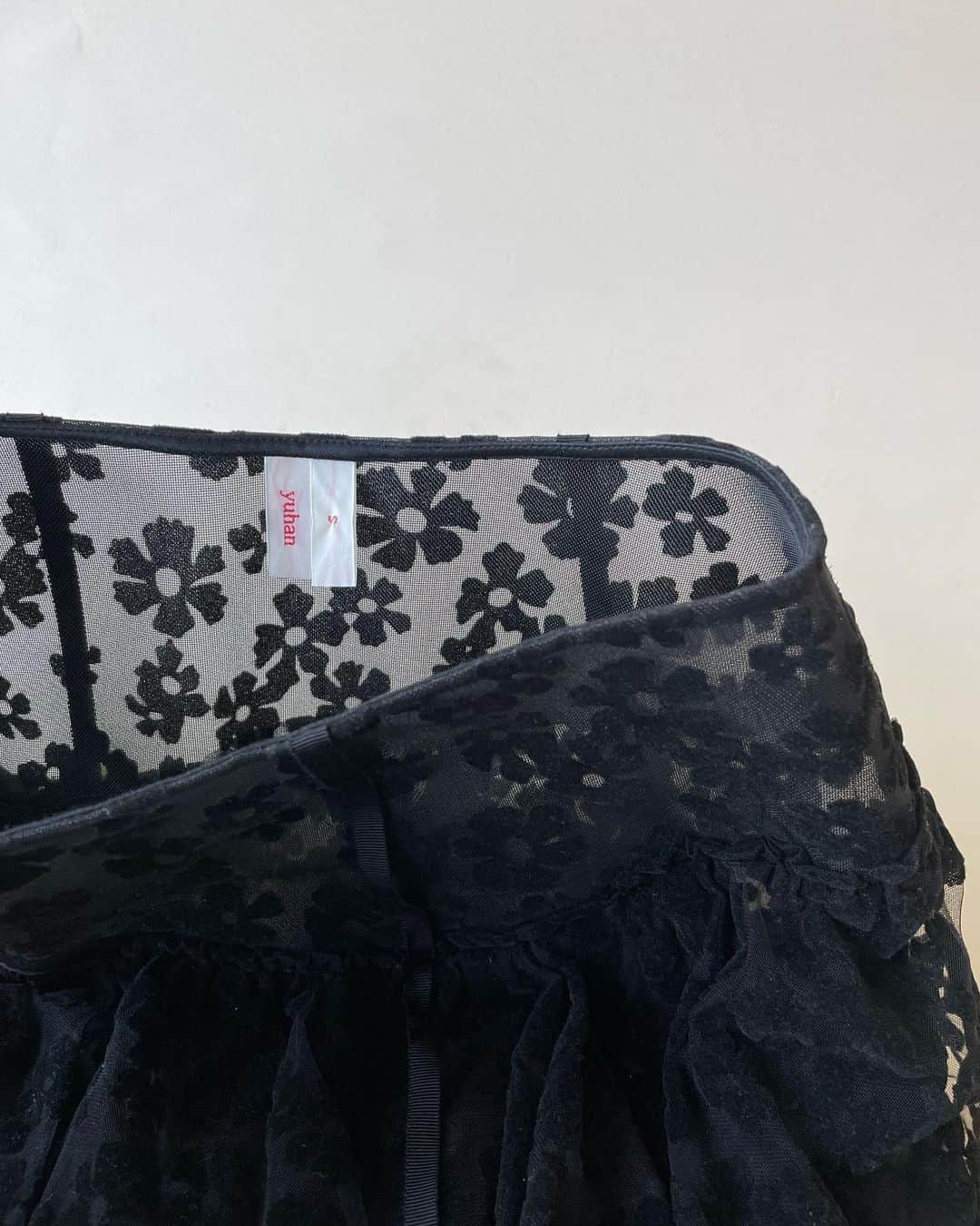 エディットフォールルさんのインスタグラム写真 - (エディットフォールルInstagram)「.  yuhan wang 23ss collection🤍 @yuhanwangyuhan   4.22 new arrival ♡ 　 ・floral flocked corset top	¥62,000+tax  ・ floral flocked skirt	¥62,000 +tax  .」4月20日 13時18分 - editforlulu_official