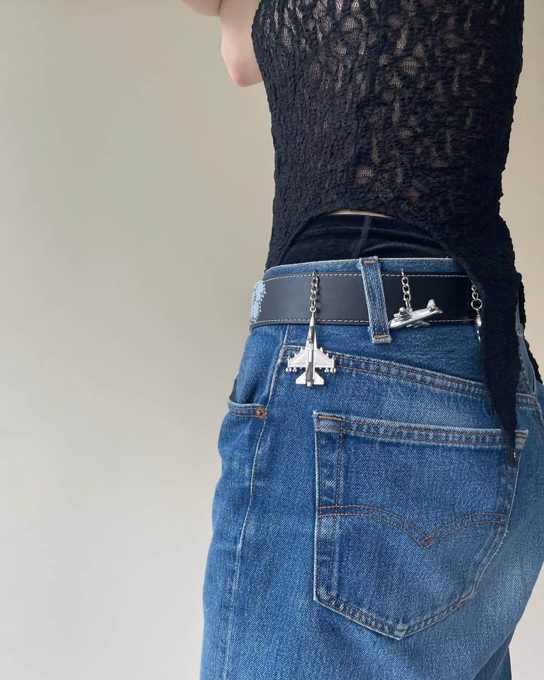 エディットフォールルさんのインスタグラム写真 - (エディットフォールルInstagram)「.  yuhan wang 23ss collection🤍 @yuhanwangyuhan   4.22 new arrival ♡  ・floral leather belts with pen	¥43,000+tax  .」4月20日 13時20分 - editforlulu_official