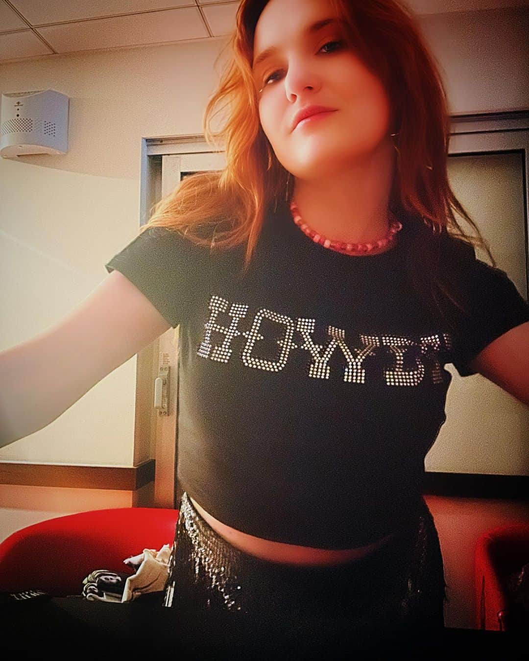 キーリー・マーシャルのインスタグラム：「I keep my side of the street clean…you wouldn’t know what I mean 🤷🏼‍♀️ (SWIPE TO SEE ME 4 HOURS BEFORE THE SHOW)  #taylorswiftconcert」