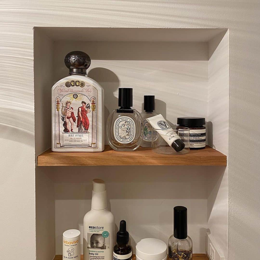yuinaさんのインスタグラム写真 - (yuinaInstagram)「ニッチは美術館です。 #officineuniversellebuly  #buly #diptyque  #aesop  #ecostore #erbaviva  #oskincare  #l4l #ニッチ #お気に入り達 #造作洗面台  #造作洗面  #注文住宅 #家づくり #instajapan」4月20日 13時38分 - yuina_xg