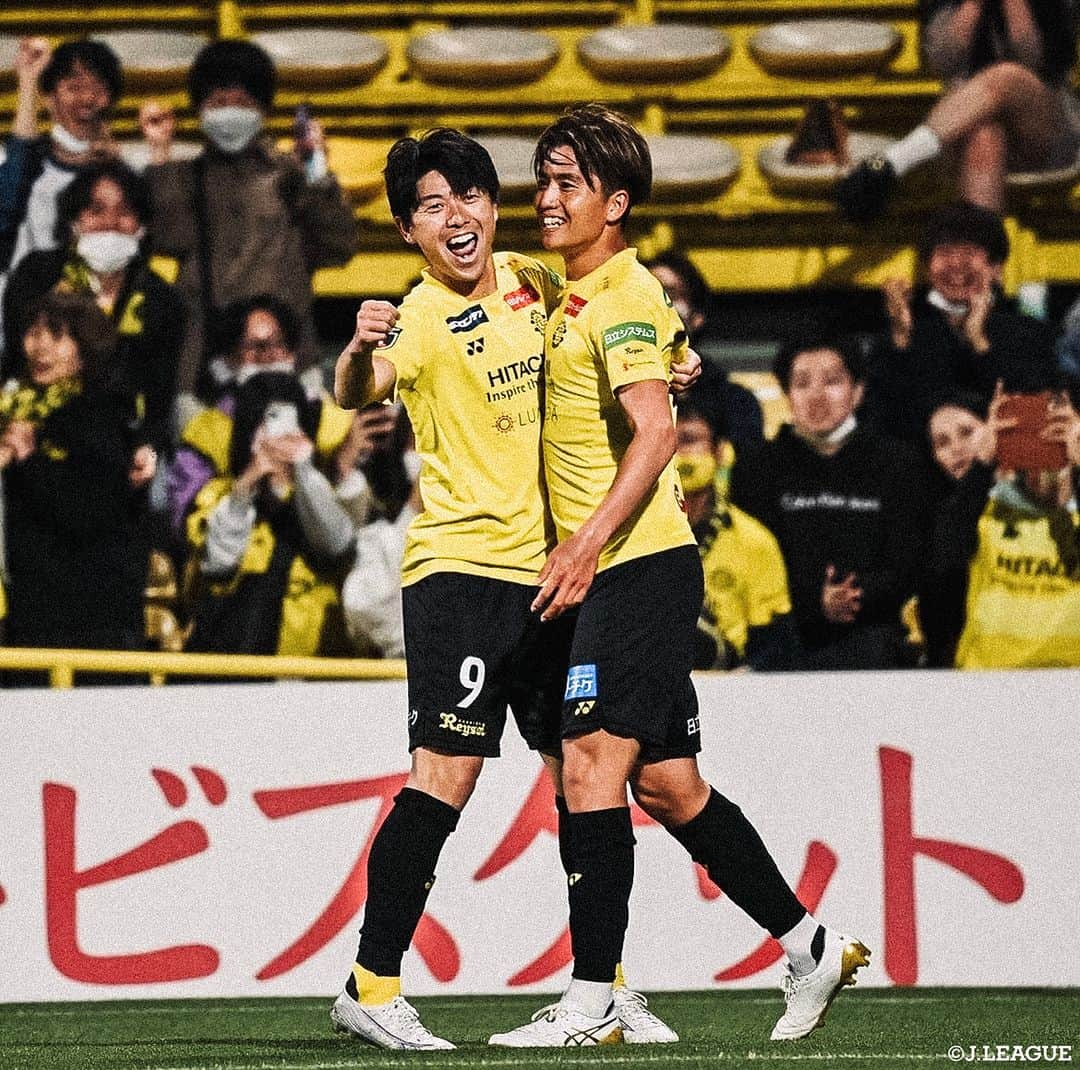 Ｊリーグさんのインスタグラム写真 - (ＪリーグInstagram)「📸𝐉.𝐋𝐄𝐀𝐆𝐔𝐄 𝐏𝐡𝐨𝐭𝐨𝐠𝐫𝐚𝐩𝐡⚽  ∼ＪリーグYBCルヴァンカップ グループステージ 第4節∼ 今節も数多くの熱いシーンをカメラが捉えました‼️📸  #川崎フロンターレ #遠野大弥 #北海道コンサドーレ札幌 #ミラントゥチッチ #名古屋グランパス #貴田遼河 #柏レイソル #山田康太 #武藤雄樹 #サンフレッチェ広島 #中野就斗 #東俊希 #FC東京 #塚川孝輝 #長友佑都 #京都サンガFC #アピアタウィア久 #福田心之助 #アビスパ福岡 #城後寿 #横浜Fマリノス #ヤンマテウス  #ルヴァンカップ  #Jリーグ #jleague #サッカー #soccer #football」4月20日 13時49分 - jleaguejp