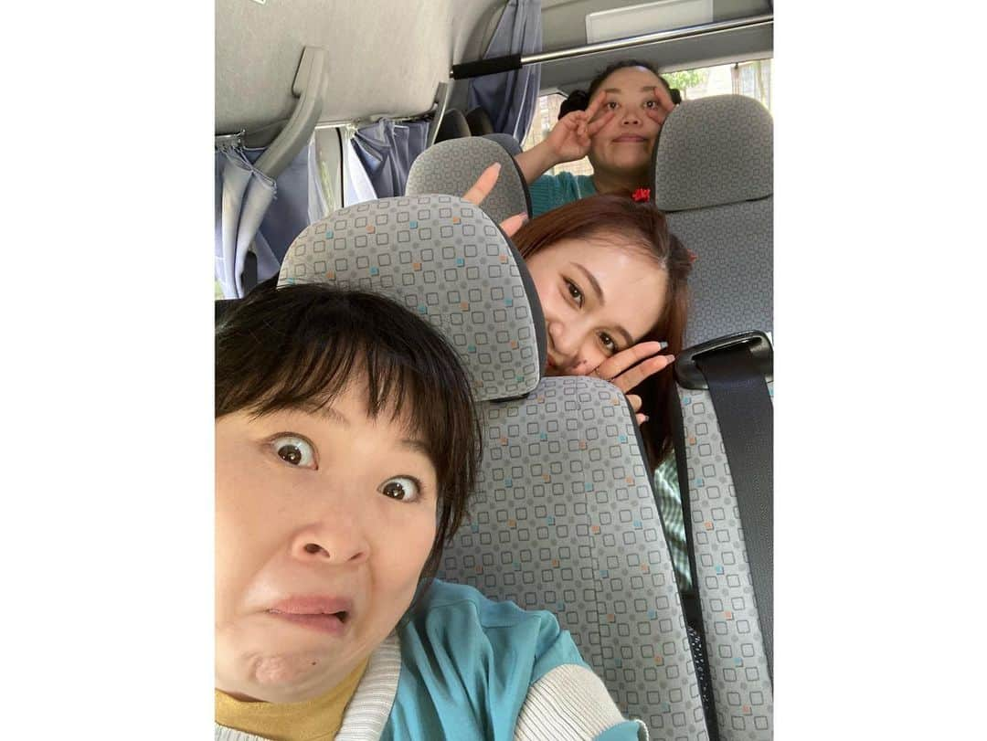 長谷川美月さんのインスタグラム写真 - (長谷川美月Instagram)「🤍🤍🤍  とってもきゃわで見る度 ニヤニヤしちゃうような写真が 私のカメラロールに舞い降りたので こんな時間だけど共有しちゃうの  いつお会いしてもとーっても穏やかで優しい ニッチェのお2人がだーいすき♡  今日も楽しくロケさせてもろてます☁️」4月20日 13時51分 - mxx.____29