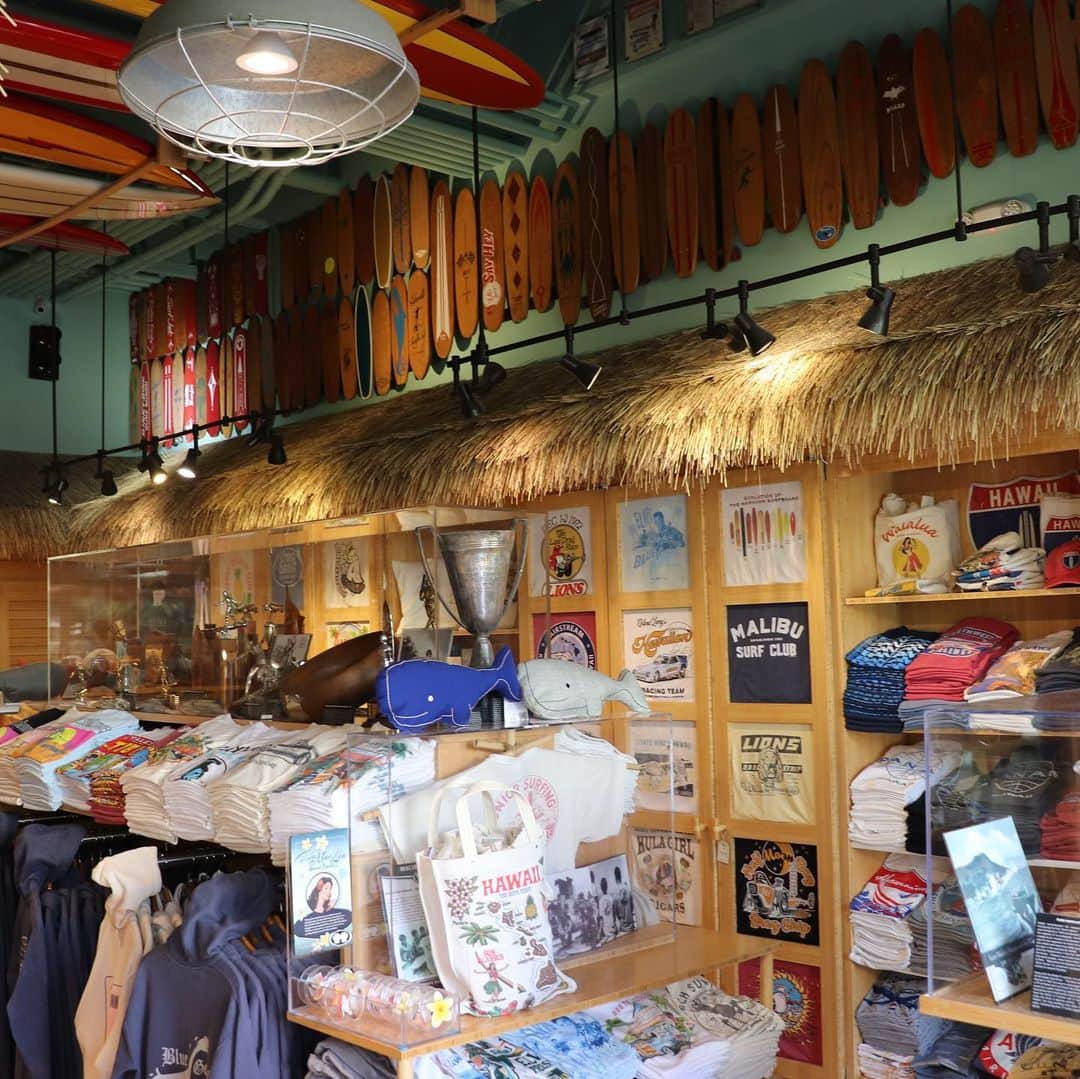 マリブシャツのインスタグラム：「📍Queens Marketplace holds our extensive collection of collector skateboards」