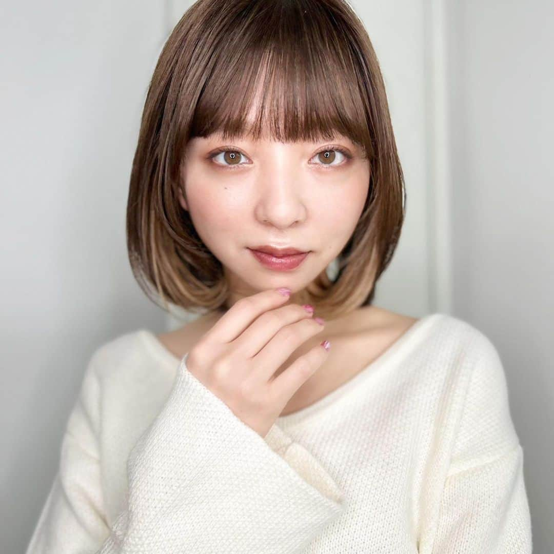 浦和の美容室、美容院｜COVER HAIRカバーヘアーさんのインスタグラム写真 - (浦和の美容室、美容院｜COVER HAIRカバーヘアーInstagram)「. 見て頂きありがとうございます💕 来ていただいたお客様を綺麗にしたい一心で、なりたいデザインにお手伝いさせていただいております✂ . 美容師選びどうやって選んでますか？😳 値段？？なんとなく？？近いから？？ どれも間違えてないと思います！ . . 声を大にして言いたいこと！！ ヘアスタイルで人生は変わります🥺💕 自分に自信がついて、周りに褒められて 仕事や学校で上手くいく、そして笑顔になれるお客様を沢山見させていただきました☺️✂ . 【悩んでる方へ】 ・ボブやショートボブが得意です◎ ・家でもできるスタイリング方法お伝えします◎ ・可愛くします◎ ・広がりを収めます◎ . 【カット】 自分で再現できるカットをしています！ 乾かすだけでもまとまる可愛い💕 お家でスタイリングしやすいを心がけています！ . . @coverhair_official @coverhair_recruit @lupin_1969  . . #美容師 #美容室 #ボブ #ショート #ショートボブ #埼玉 #ショートヘア #切りっぱなしボブ #ボブヘアー #大人ショート #前下がりショート #30代ヘアスタイル #耳掛けショート #埼玉美容室 #ハンサムショート女子 #20代ヘアスタイル #結べるボブ #ボブショート #埼玉美容師 #ハンサムボブ #大宮ショート #浦和ショート #埼玉ボブ #埼玉ショート #埼玉ショートボブ #大宮ボブ #大宮ショートボブ #浦和ボブ #川口ショート #川口ボブ」4月29日 19時00分 - coverhair