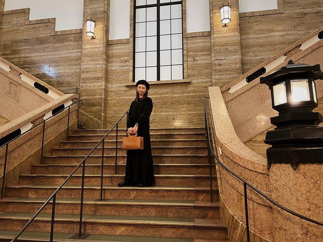 のインスタグラム：「初めて訪れた京都市京セラ美術館🏛  気になっていた【跳躍するつくり手たち：人と自然の未来を見つめるアート、デザイン、テクノロジー】へ。  ご本人も在廊されていて、気付きが増えたのも良かったなぁ🐻 (何よりもインタビュー動画が良過ぎた)  #京都 #ブラックジャイ子 #京都市京セラ美術館 #過去pic」