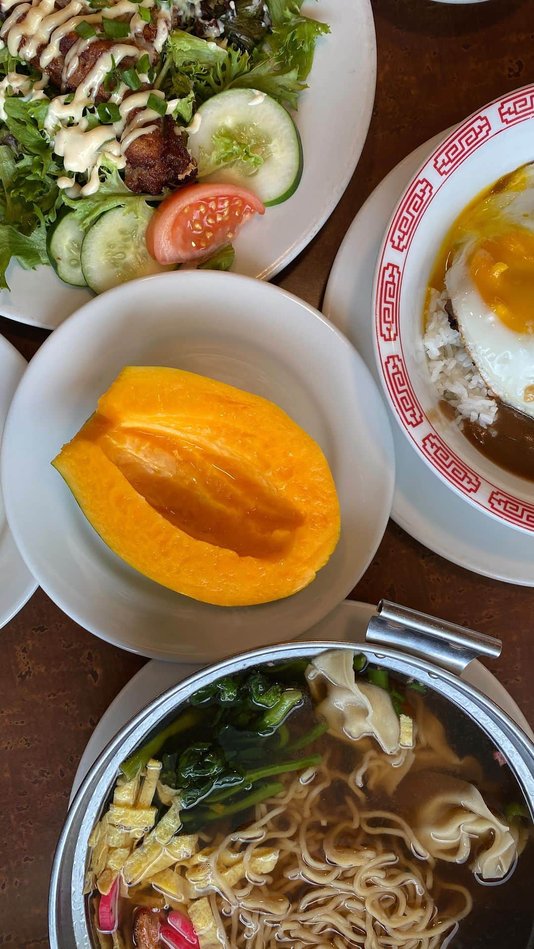 Zippy's Restaurantsのインスタグラム：「Did you know when eating at Zippy’s you’re not only supporting a locally owned business, but you’re also supporting local farmers and growers too! April is “All About Local” and we are showcasing some of the local ingredients in your everyday meals!  Saimin from Sun Noodle Sugarland Growers provides the tomatoes and Zippy’s often buys local cucumber, green onion, papaya and eggplant when available.  The beef in your Zippy’s chili is also 100% local!  And of course the eggs are from Eggs Hawaii too!  Did you know that?」