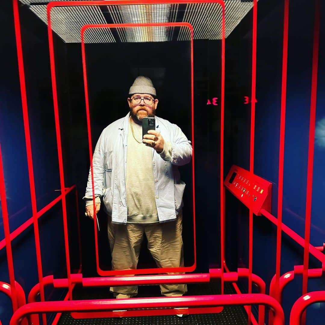のインスタグラム：「I actually went out last night! To a dinner! And you know what… it was actually quite nice. (For a while and then I panicked as it was 10:30 and egged myself on to flee. Which i did.) #happybirthday」