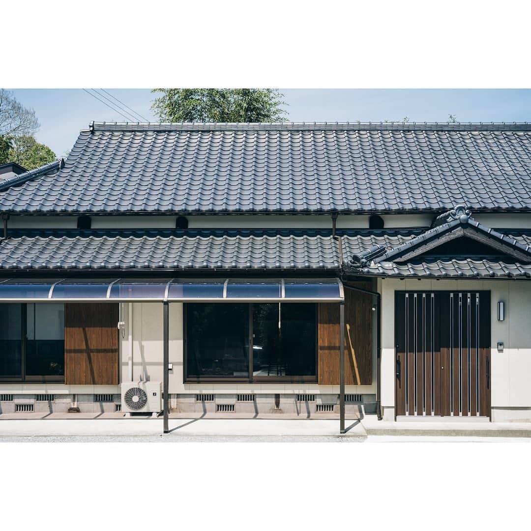有限会社 稲葉製材住宅のインスタグラム：「#古民家 #リノベーション #和風 #外観 #木のある暮らし #稲葉製材住宅  〜〜〜〜〜〜〜〜〜〜〜〜〜〜〜〜〜〜  【熊本の暮らしに寄り添った工務店】 熊本県北を中心に新築、リノベーションを手掛ける工務店です。 家を建てることがゴールではなく、家を建てたあとの暮らしにフォーカス。 一人ひとりが楽しい暮らしを送れる家をご提案することが重要だと考えます。 素材にもこだわり、県産材を使用したりと人と自然に配慮した熊本らしい家づくりをご提案します。」