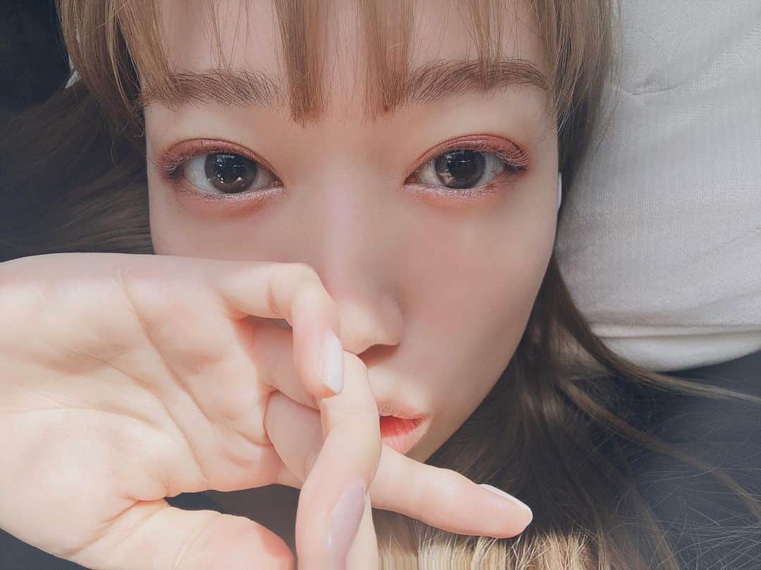自見彩のインスタグラム：「👀🩷🐇」