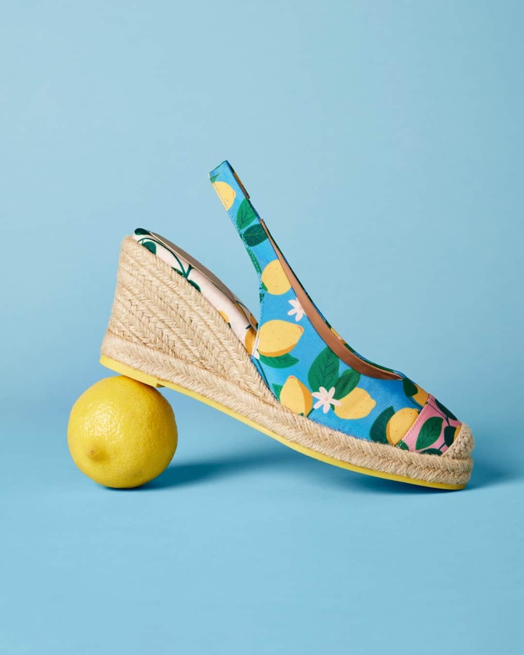 Cole Haanのインスタグラム：「🍋 The lemon drop 🍋  Shop our fresh new Lemon-Print Collection at the link in our bio.」