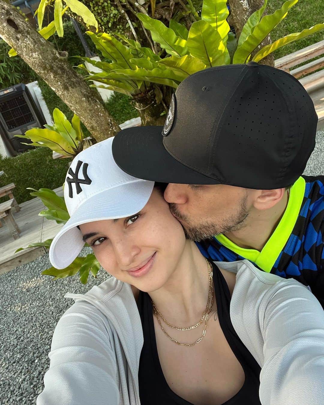 Coleen Garciaさんのインスタグラム写真 - (Coleen GarciaInstagram)「5 years married to this guy. 😜 Today started with a (very hot) breakfast ride, and then a bunch of spontaneous, last-minute plans that we were not prepared for, but thoroughly enjoyed anyway. 😆 It ended the same way it always does: chilling and watching our current favorite show, then cuddling up with our little one. So blessed I get to do life with you @billycrawford Love you! 🤍」4月21日 0時25分 - coleen
