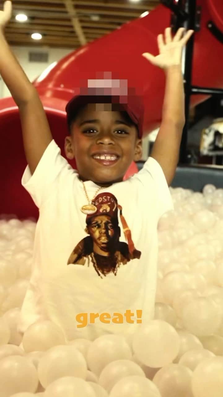 Angela Simmonsのインスタグラム：「My baby is a young CEO. His father was sure to leave him behind something he can grow with. My son loves making money (hustling). It’s in his blood. It’s time to finally give him what’s his! Your son gets the torch now. Though you are not here with us your legacy lives on ❤️ Go time baby boy 🚀 @wearelittlegiants」