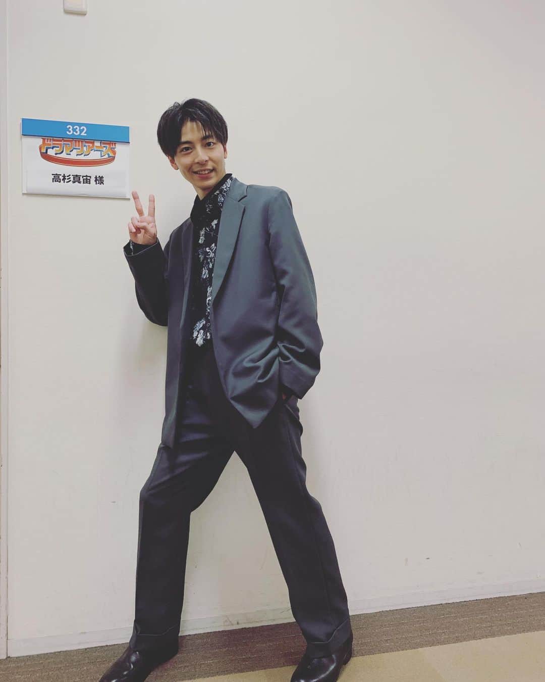 高杉真宙のインスタグラム：「昨日は「わたしのお嫁くん」見て頂けましたでしょうか⁇来週も楽しみに待っていてくださいね！ そしていよいよ明日は「東京リベンジャーズ2-運命-」公開です。多くの方に見て頂けると嬉しいです。」