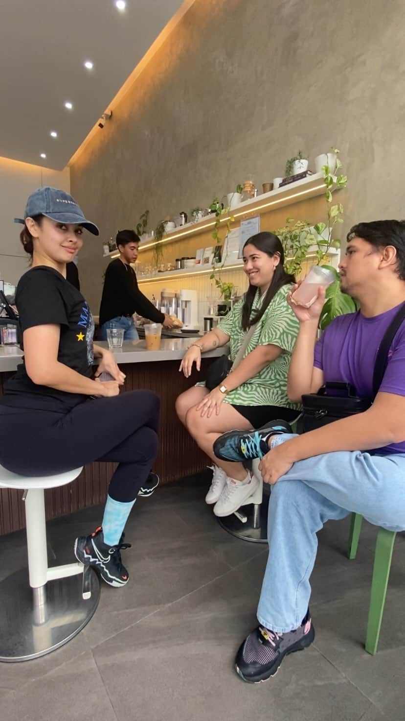ローレン・ヤングのインスタグラム：「Miss ko kayo @vicvicyoung @meganbata 🥹」
