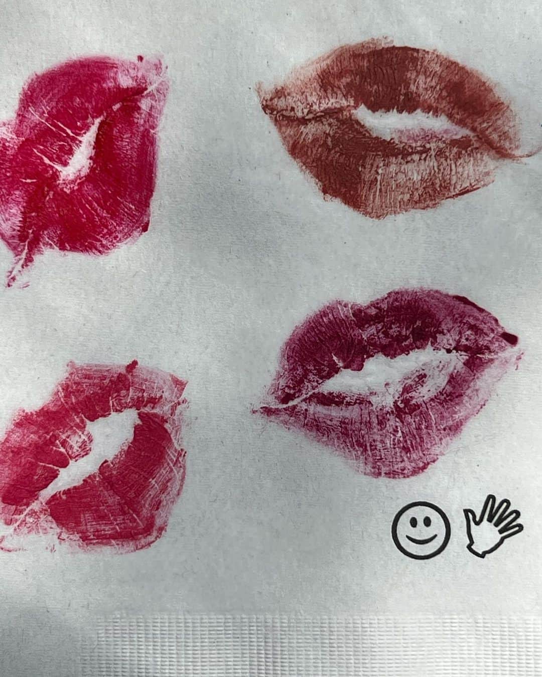 Glossierのインスタグラム：「Feels as good as it looks 👄 A night out at Glossier LA with G Suit in Flip, Drive, Jet and Tempo. Coming next week.」