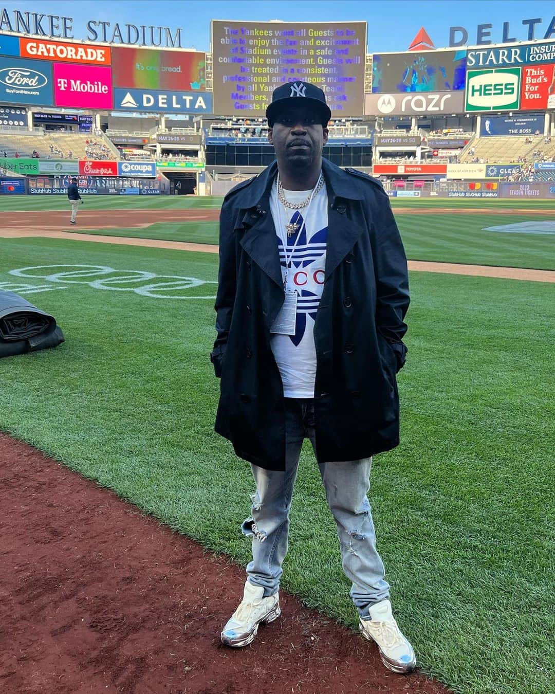 トニー・イエイヨーのインスタグラム：「Great day with the @yankees @caseydykes1 @willierandolphofficial  and Paul O’ Neill I had  fun @weworking thank you .」