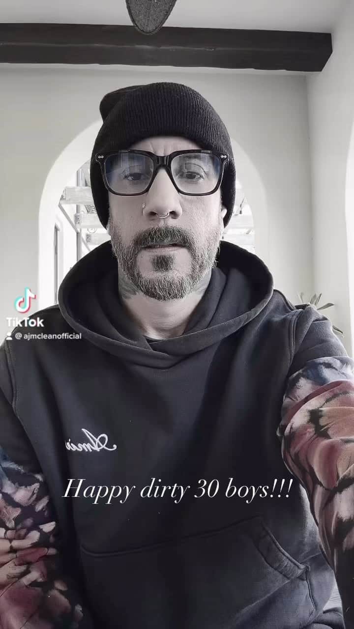A.J.のインスタグラム：「Happy 30th anniversary fellas. Thanks for the memories we’ve made together and here’s to making new ones! Cheers boys! I love you Nick , Kevin ,brok, and howie. Here’s to 30 plus more years.  And to the fans thank you will never be enough and I am forever grateful for your loyalty and love for us for 30 fucking years. Let’s go!!!」