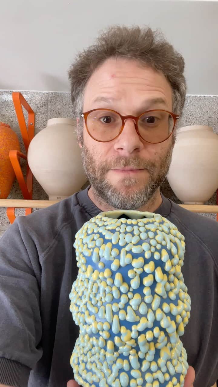 セス・ローゲンのインスタグラム：「New Gloopy Vase, designed by ME! I’m so fucking thrilled with how these turned out. Available in VERY limited amounts at Houseplant.com.」