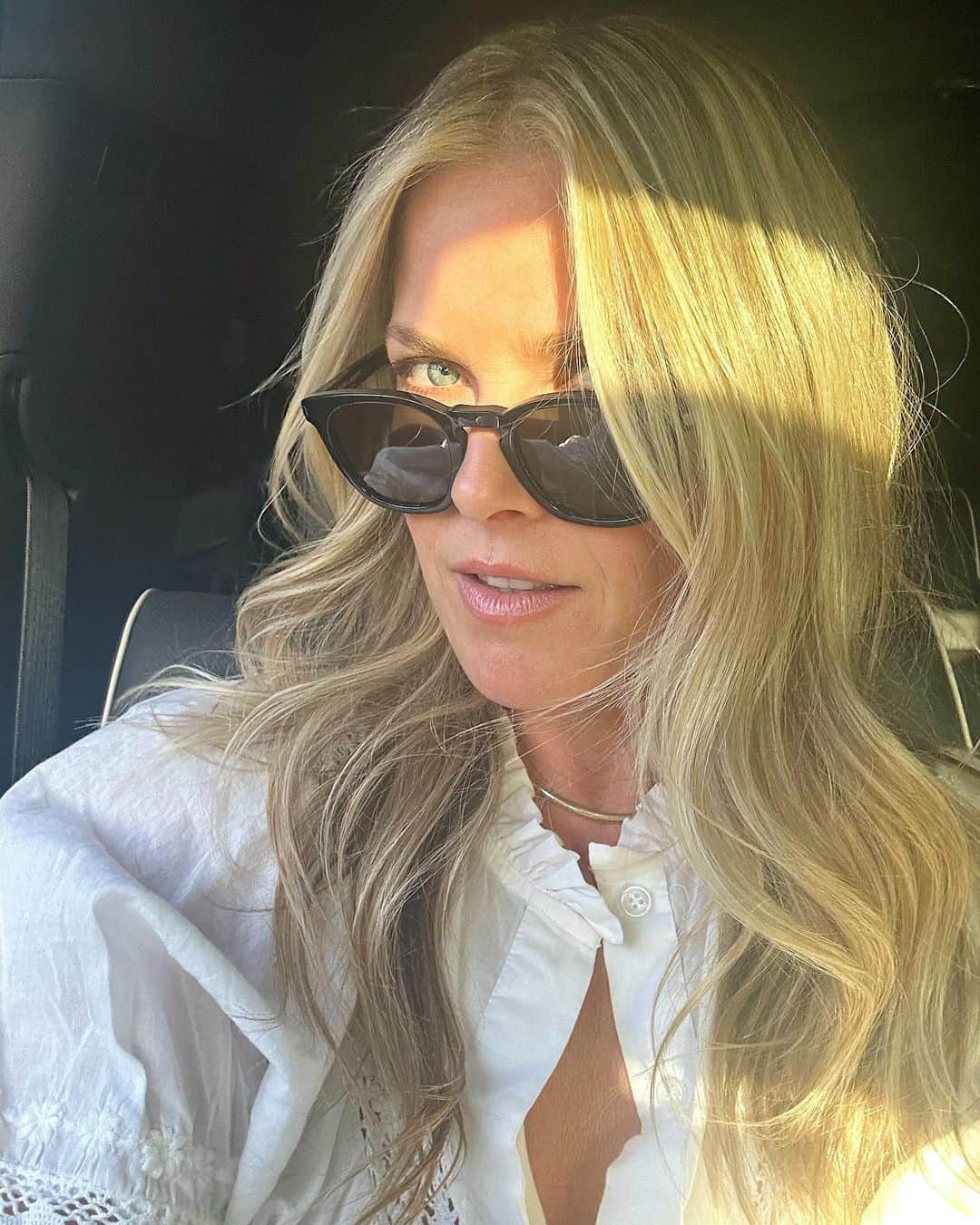 アリ・ラーターのインスタグラム：「A dip in the Sea of Cortez and a 🎯 from @traceycunningham1 is bringing this mountain mama back to life!」