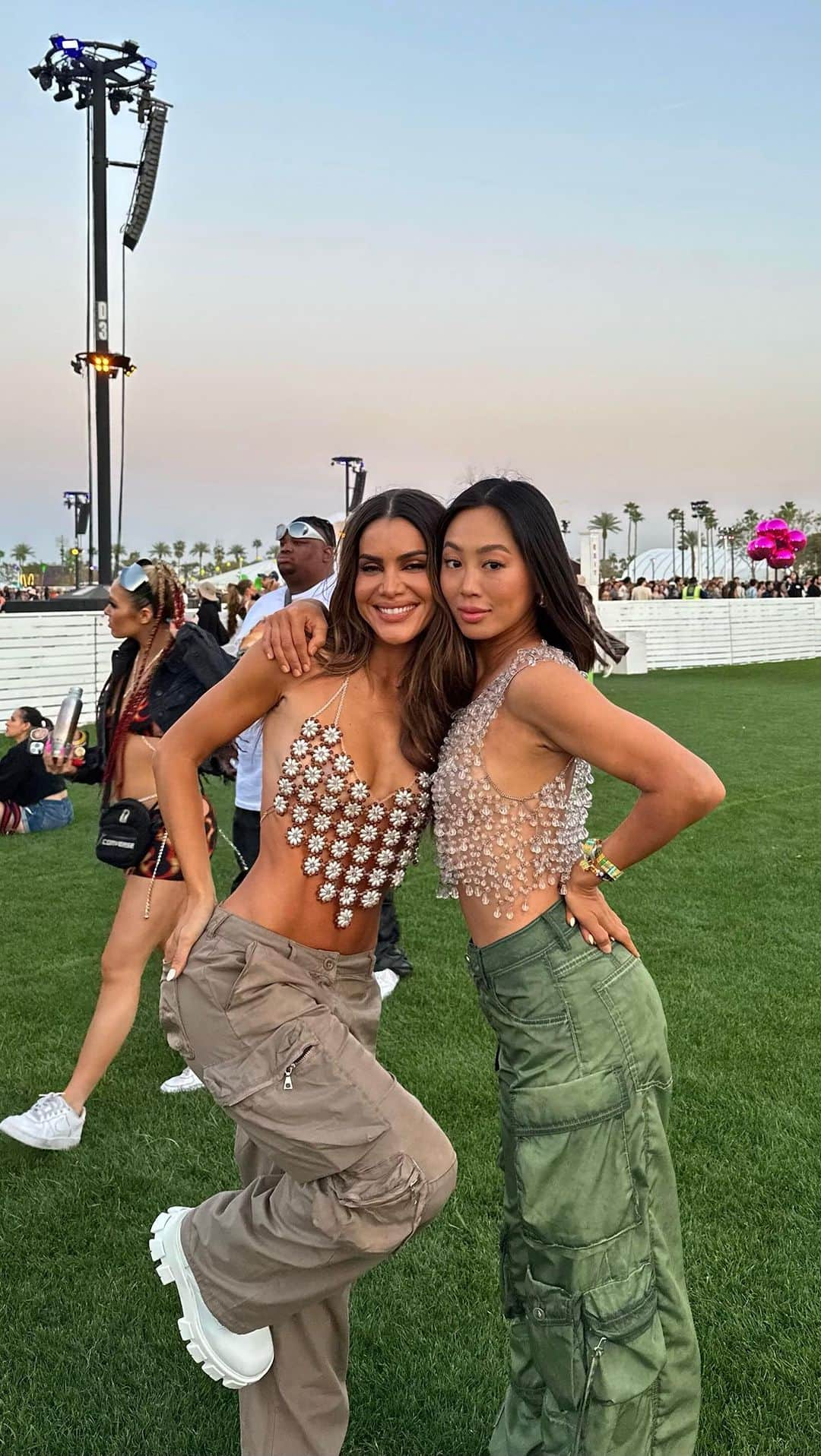 Camila Coelhoのインスタグラム：「Miss you already #Coachella 🎡🎵🎶  Who is going weekend 2? Já com saudade dessa energia de festival!  Quem vai no fim de semana 2?   • #dance #music #beckyg」