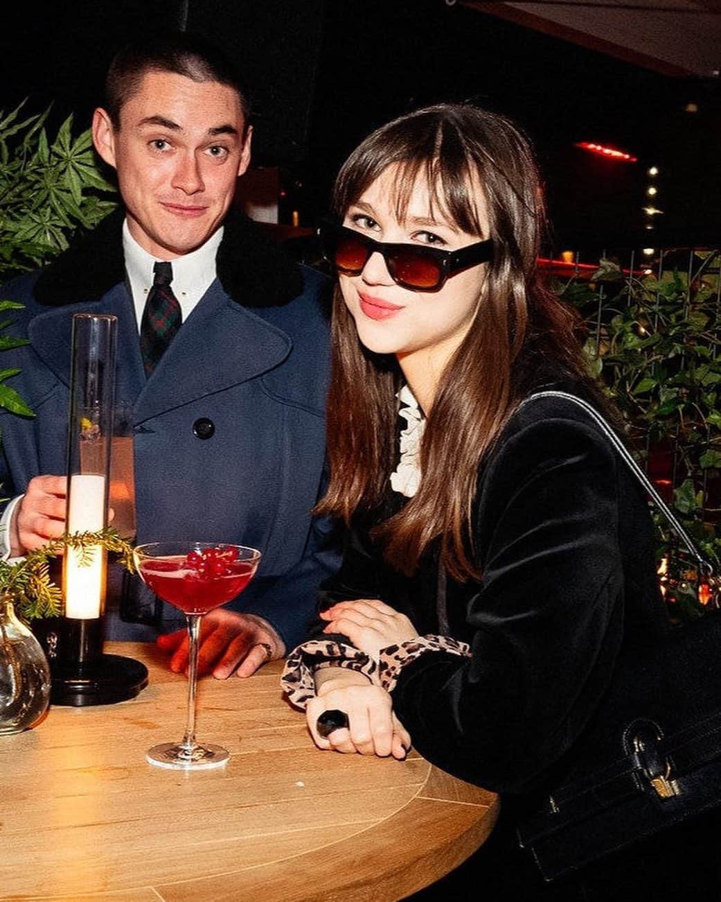 Harrodsさんのインスタグラム写真 - (HarrodsInstagram)「Rooftop season is officially here 🍸 Last night, we celebrated the opening of the Studio Frantzén terrace, London's hottest new rooftop. Taking up residence on the Fifth Floor and open until late, it serves delectable cocktails, impeccable vibes and stunning skyline views. What more could you want? Book now through our link in bio.  📸 @jamesdkelly  #Harrods #HarrodsFood」4月21日 1時16分 - harrods