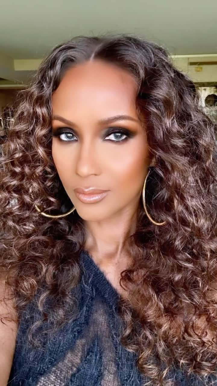 イマン・アブドゥルマジドのインスタグラム：「About Last Night! @housingworks   Makeup @kilprity  Hair @nicky_b_on_hair  Dress @hanifaofficial   #DOAD23」