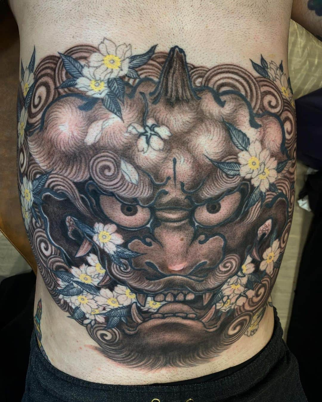 SHIGEさんのインスタグラム写真 - (SHIGEInstagram)「All day shading this Karajishi head at @godsofinktattooconvention in Frankfurt last day,, It was started in @tattoo_convention_berlin 19’ by free hand,, Thank you! Otsukaresama deshita!  #shige #shigetattoo #shigeyellowblaze #yellowblazetattoo #黄炎 #唐獅子 #karajishi #日本刺青 #japanesetattoo #japaneseart #制作途中 #inprogress @bishoprotary #bishoprotary #bishopfamily @inkeeze #inkeeze #dipcaps @dipcaps @davincineedles @fusionink #fusionink #fusioninkproteam #frankfurt」4月21日 1時27分 - shige_yellowblaze