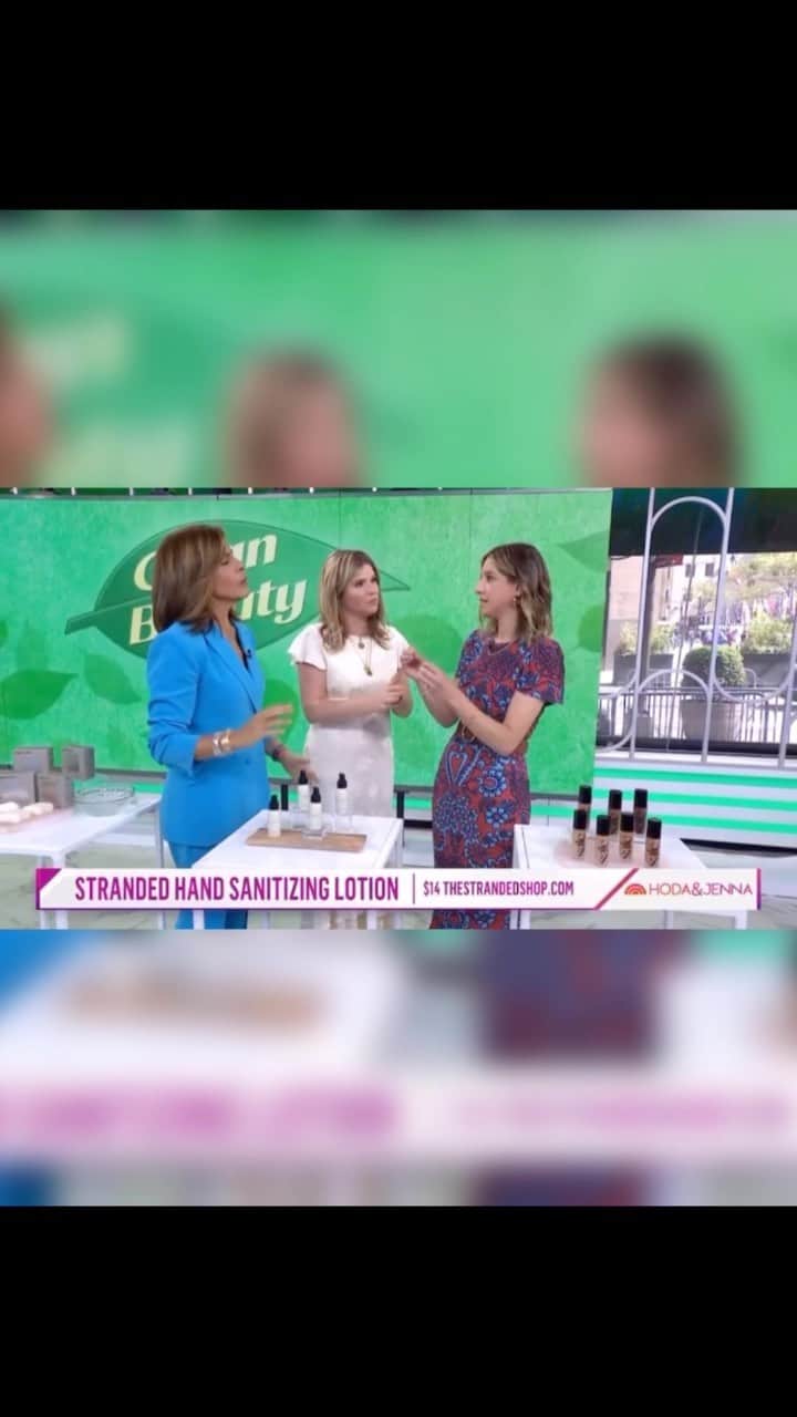 のインスタグラム：「All your hard work is paying off @thelaurenkennedy. Thanks for the @thestrandedshop love this morning @hodaandjenna. 📹: @todayshow」