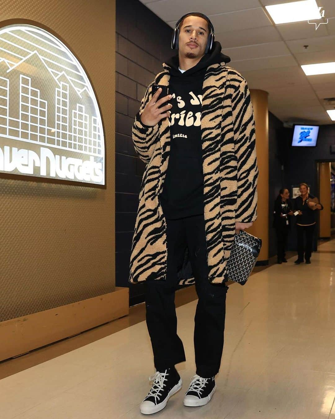 ウィーエスシーさんのインスタグラム写真 - (ウィーエスシーInstagram)「@juanonjuan10 in our Leopard Sherpa Overcoat 🔥 🏀   Spring/Summer 2023 is available now worldwide at WeSC.com 🌐 • • • • • • #wesc #wesc1999 #wearethesuperlativeconspiracy #streetwear #hypebeast #hypebeaststyle #highsnobietystyle #highsnobiety #ss23 #springsummer2023」4月21日 1時31分 - wesc1999